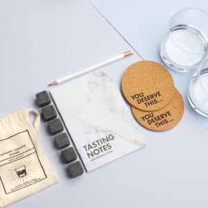 WHISKY_LOVER_S_KIT_CONTENTS_CROPPED_TO_SQUARE-min_697x.progressive-2