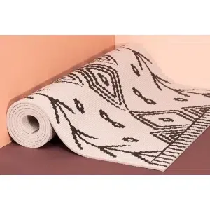 dyyogambe_still_1_1_1641924626