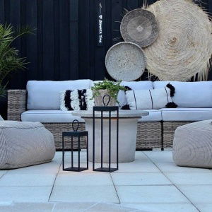 Lucerna-30-50-batteri-lanterner-sort-LOOM-Design-credit-Kirsten-Skovbon-photo-styling-3.w610.h610.fill