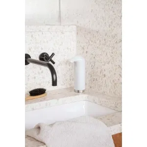 530669_eva_solo_soapdispenser_matt_white_
