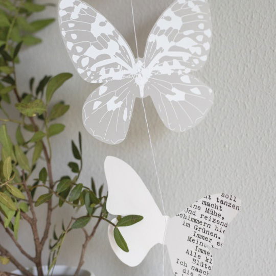 Raeder - Χάρτινη Γιρλάντα Butterly Large 110cm